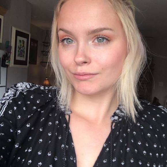 Meet your Posher, Chloea - Picture 1 of 1